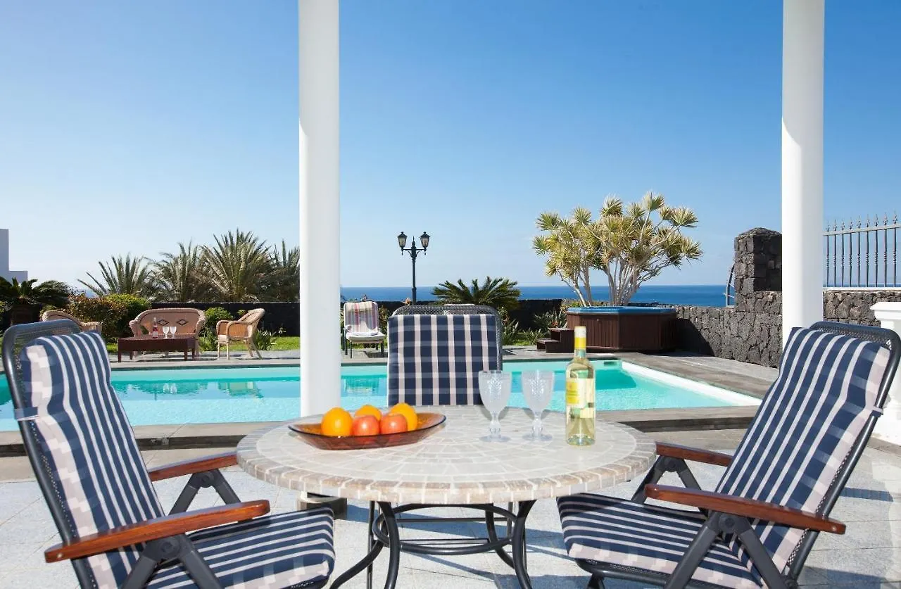 Bright And Spacious Puerto Calero Villa 3 Bedrooms Villa Viejo Dos Private Pool Wonderful Scenic Views Lanzarote يايثا إسبانيا