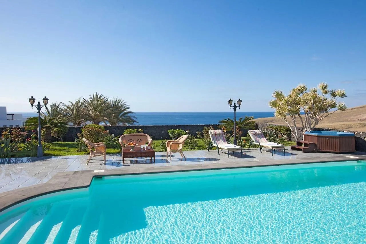 Bright And Spacious Puerto Calero Villa 3 Bedrooms Villa Viejo Dos Private Pool Wonderful Scenic Views Lanzarote Yaiza